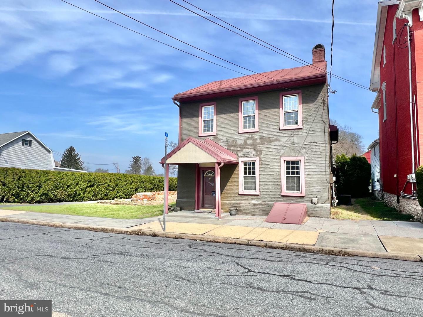 203 W Franklin Street, Womelsdorf