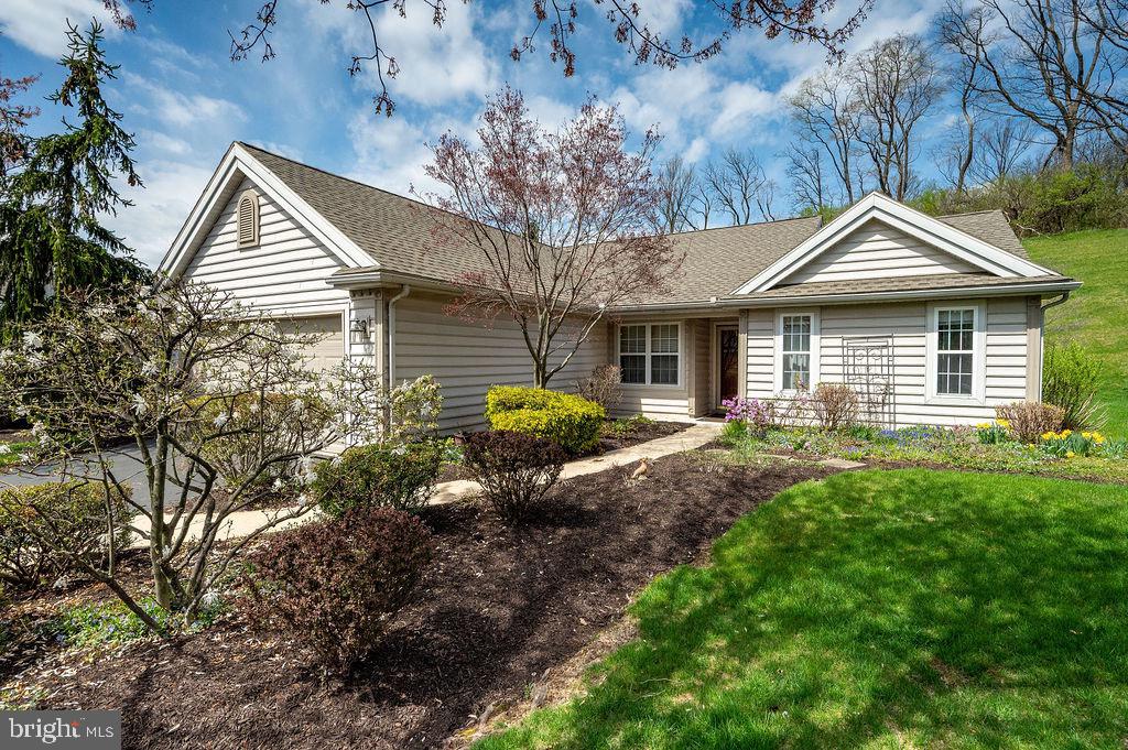 314 Charleston, Reading