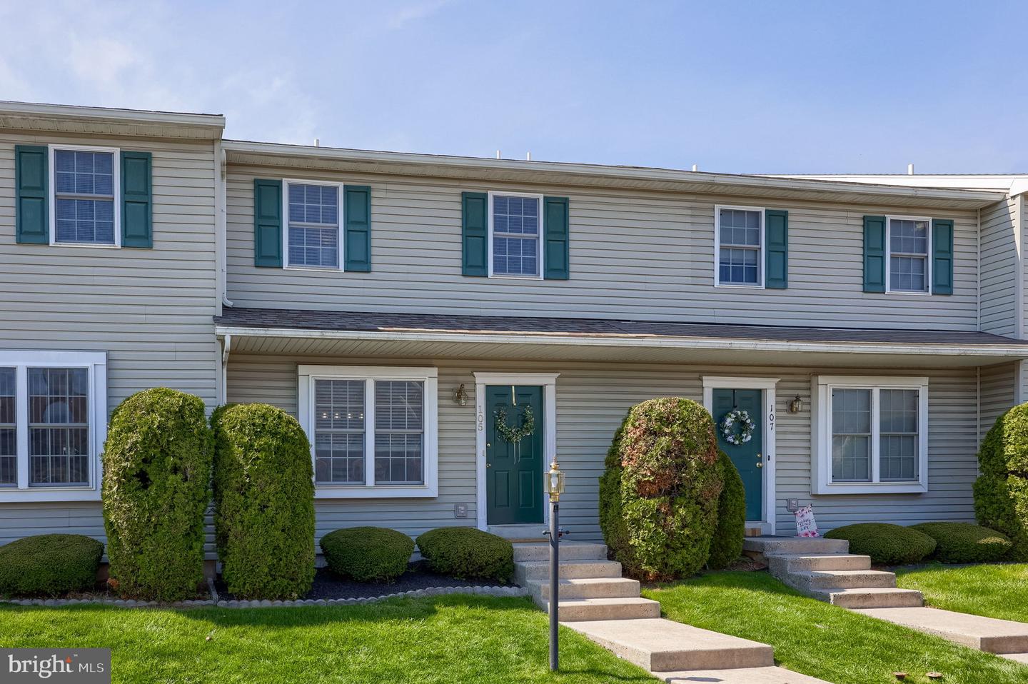 105 Canberra, Reading