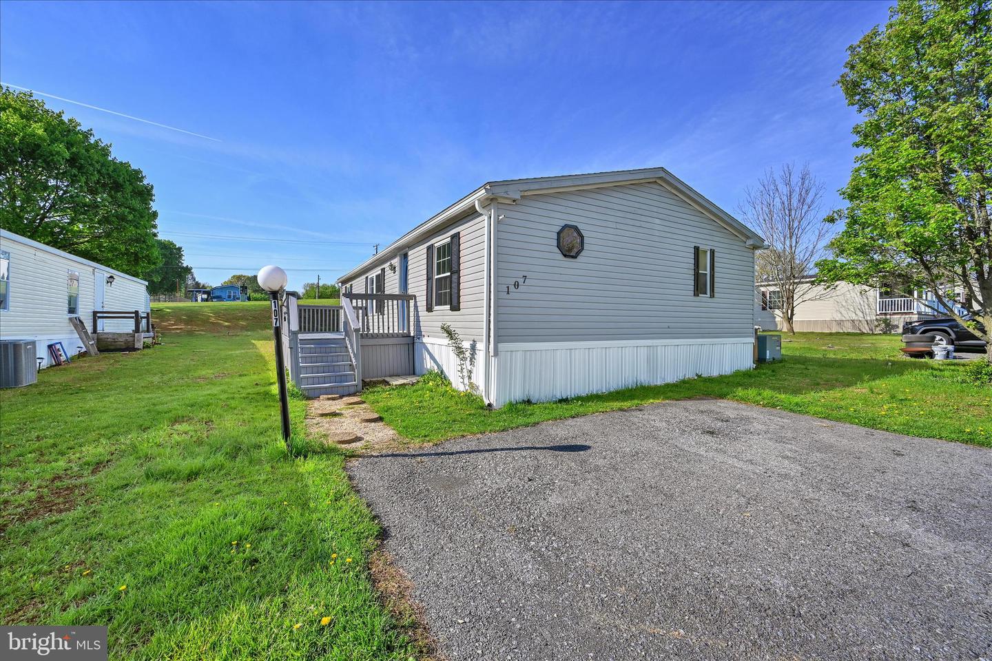 107 White Pine Avenue, Hamburg