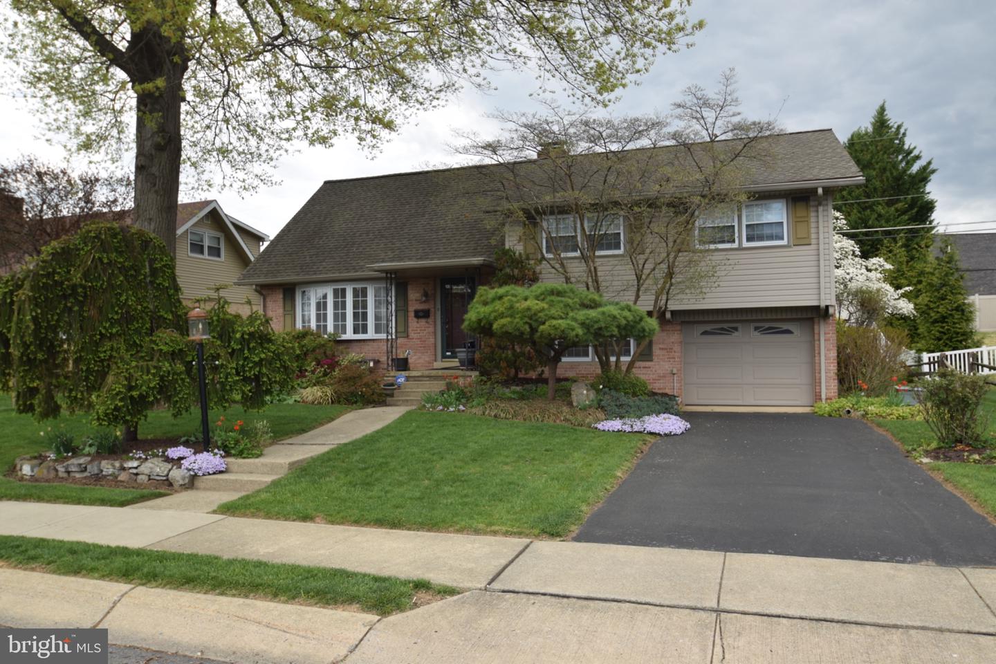 1305 Whitfield Boulevard, Reading