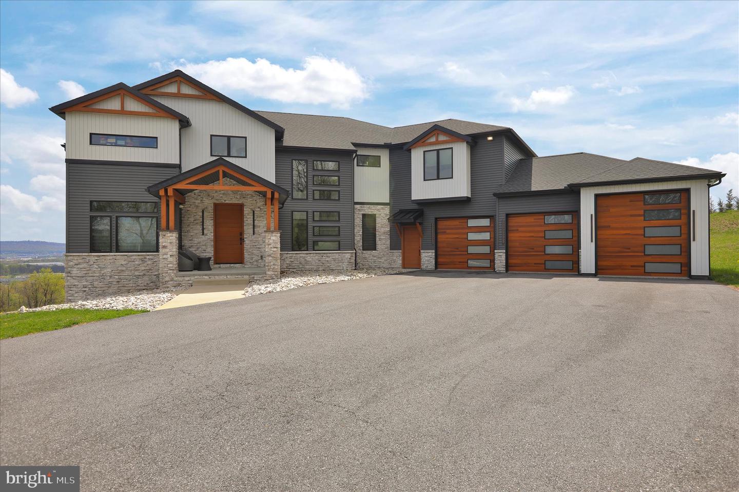 1064 Rick Road