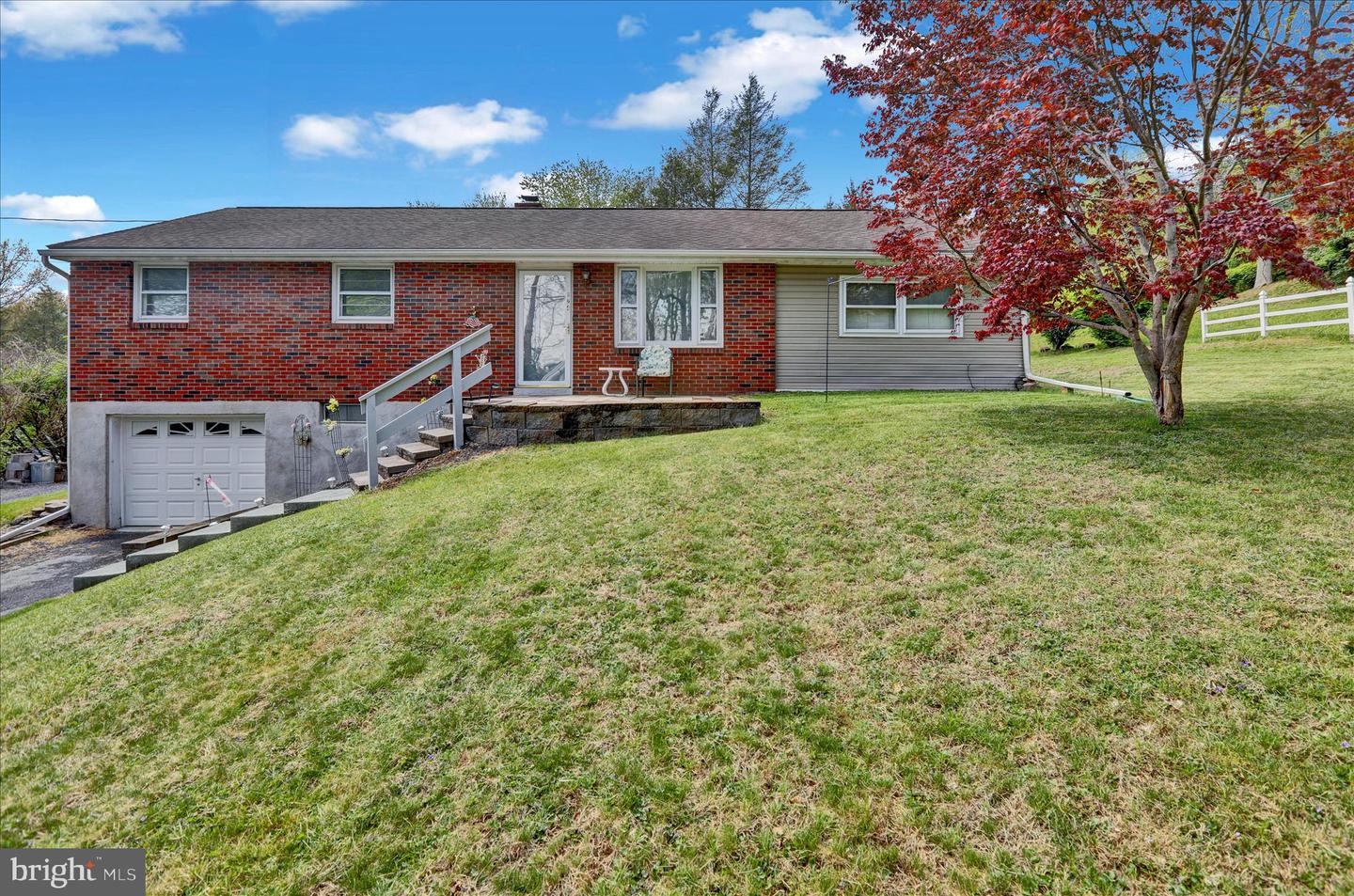 124 Hill Avenue, Mohnton