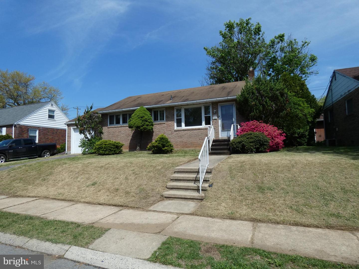 2703 Garfield Avenue, West Lawn