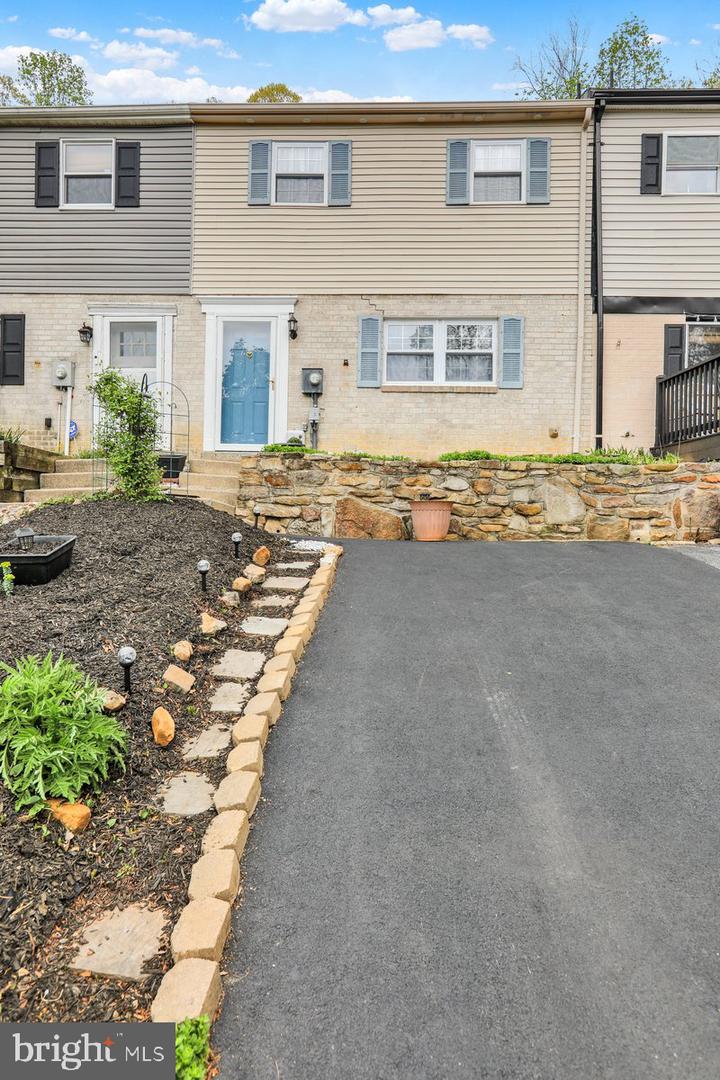 1026 Fox Run, Reading
