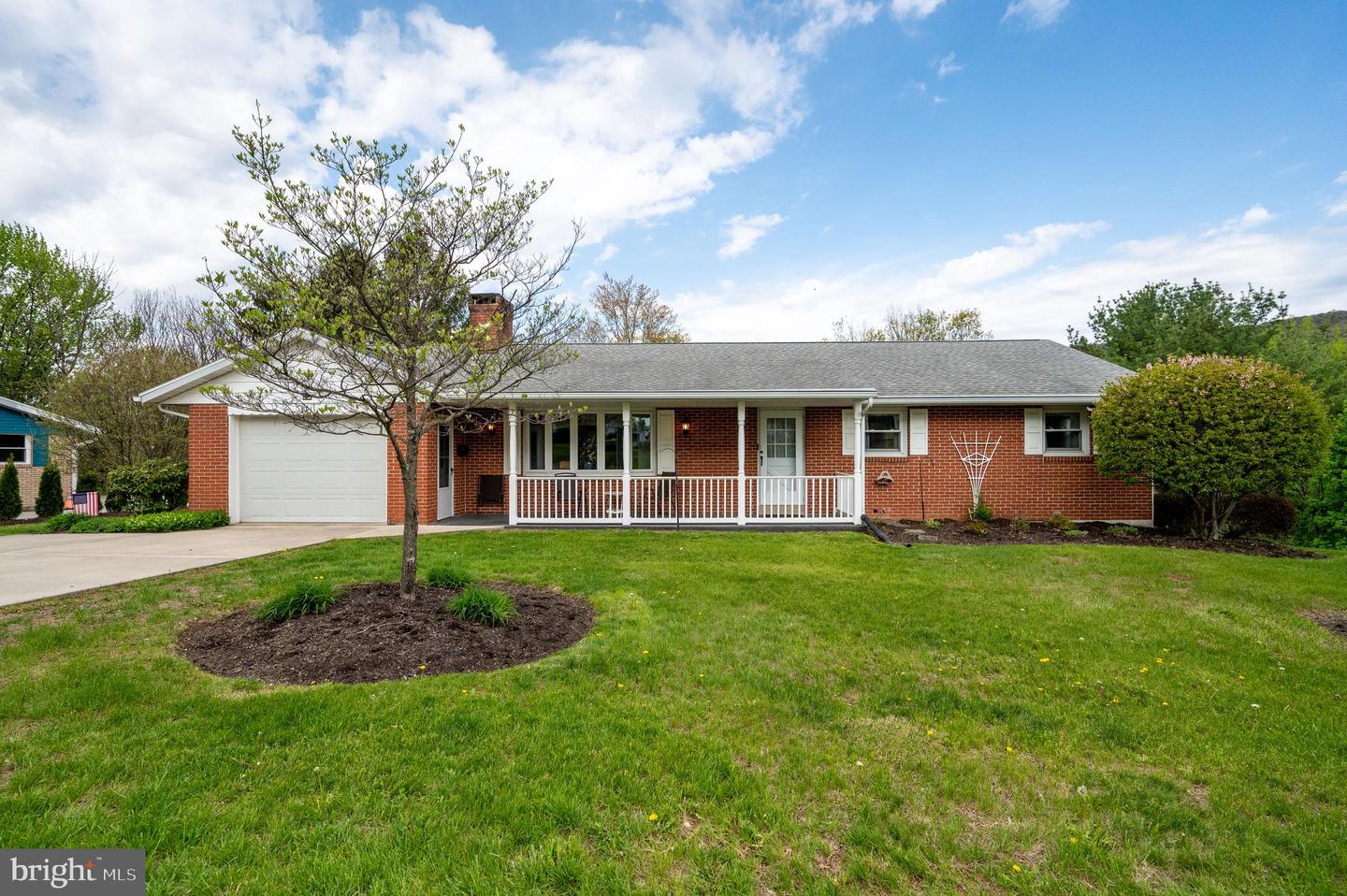 801 N Crescent Avenue, Hamburg