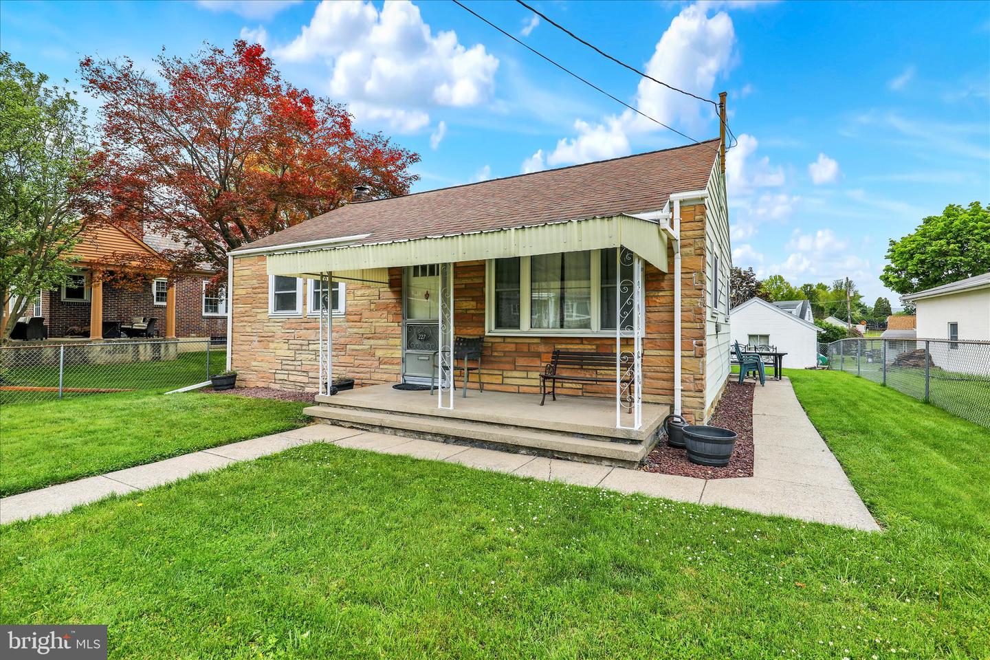 227 E Noble Avenue, Shoemakersville