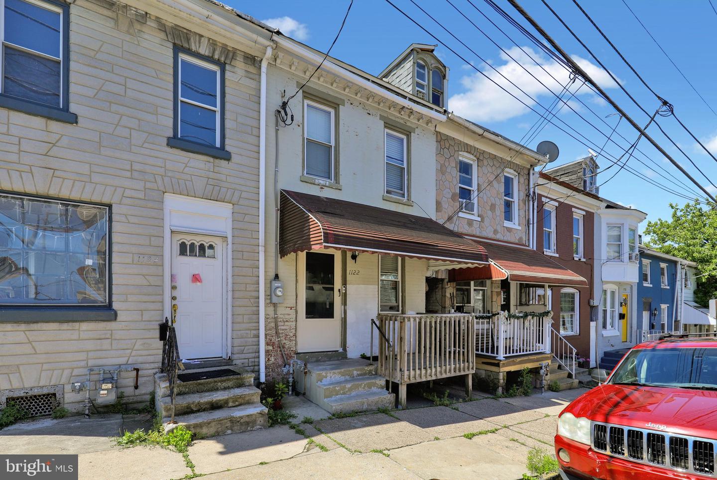 1122 Buttonwood Street