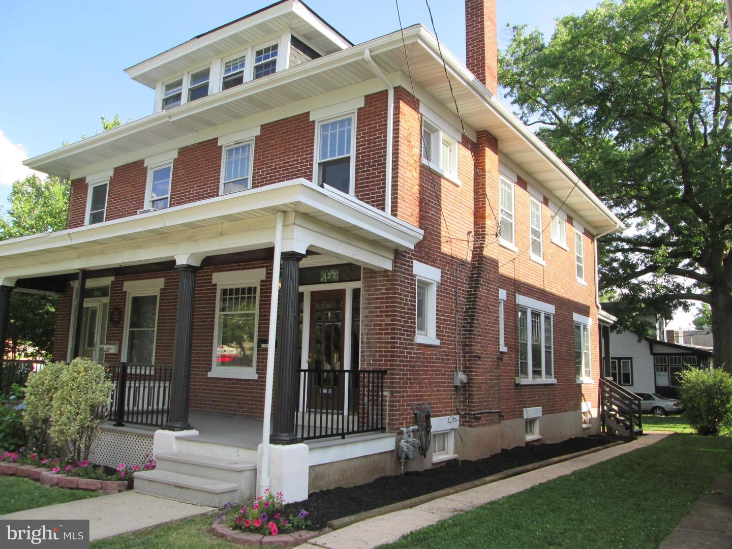 422 E 4th Street