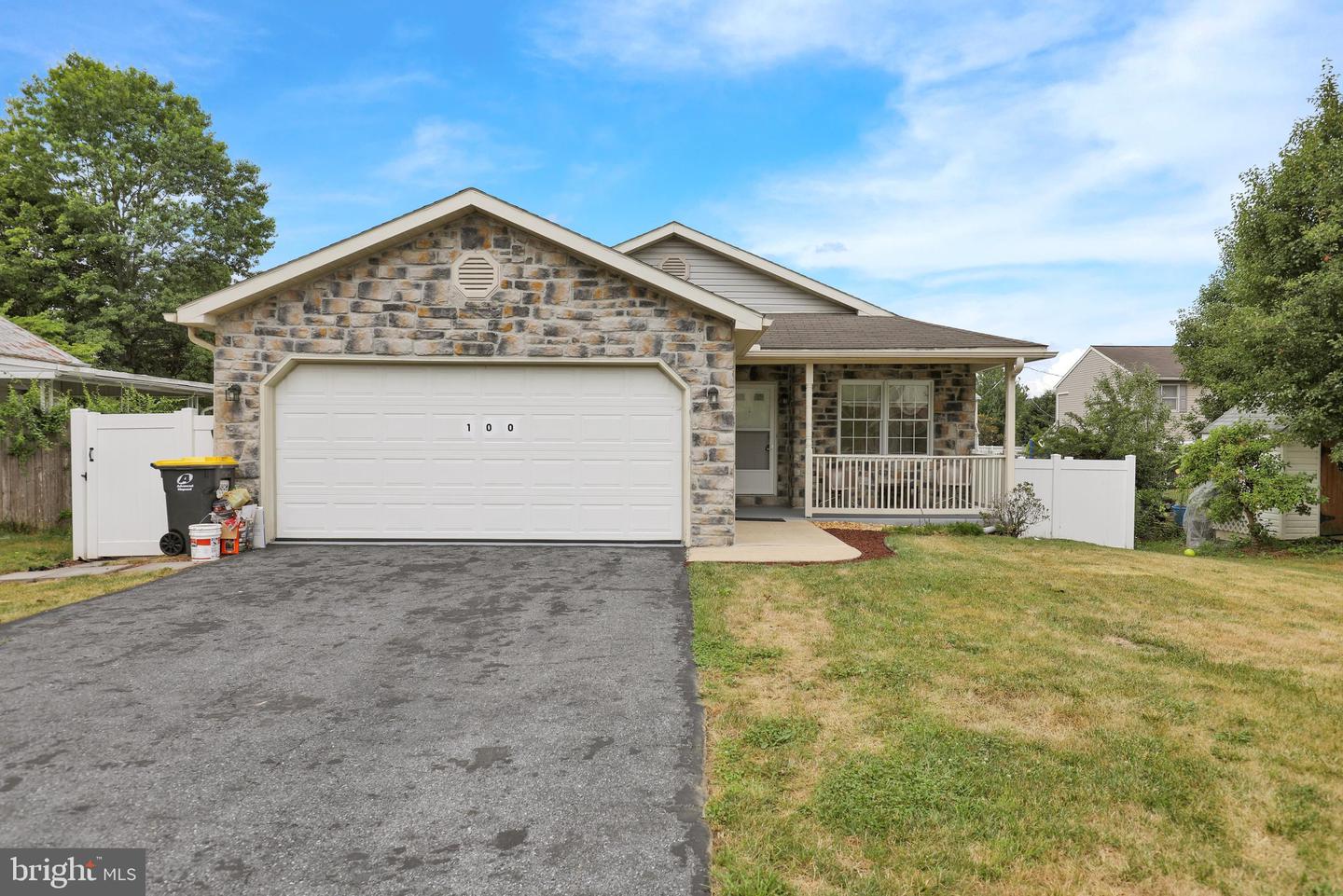 100 N Robeson Street, Robesonia