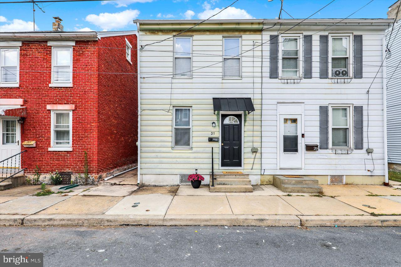 31 W Washington Street
