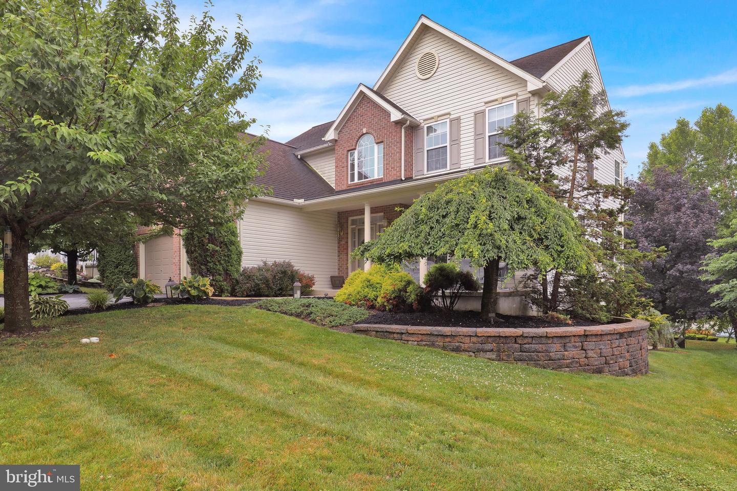 359 Mountain Boulevard