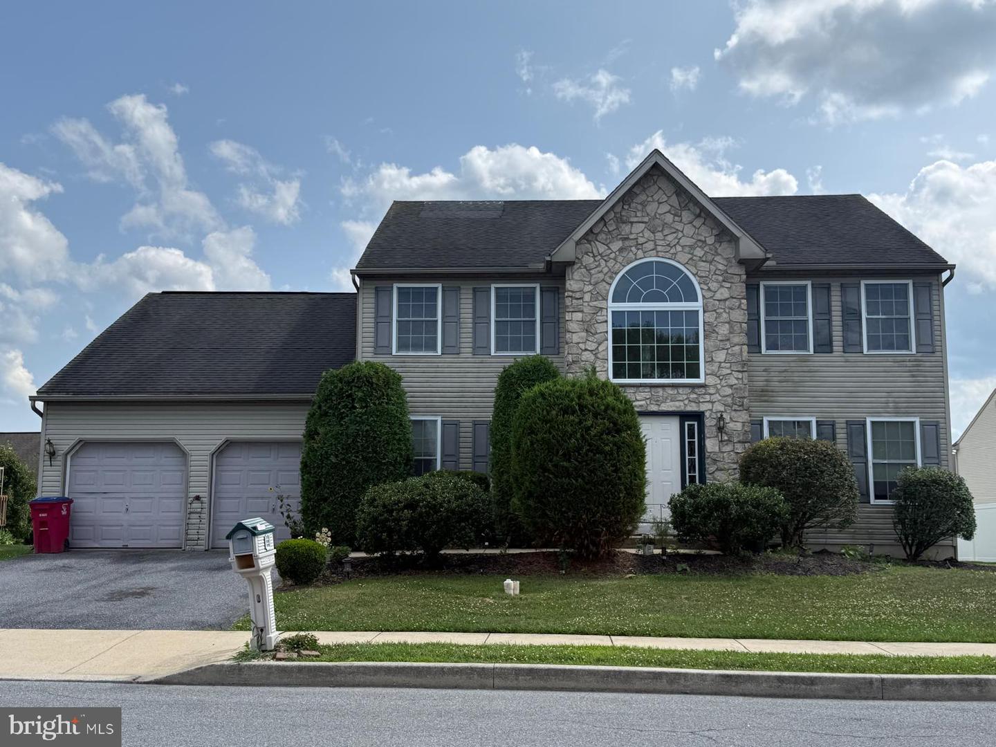 215 N Sandy Lane