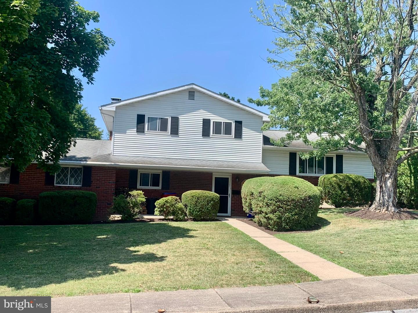 737 Girard Avenue