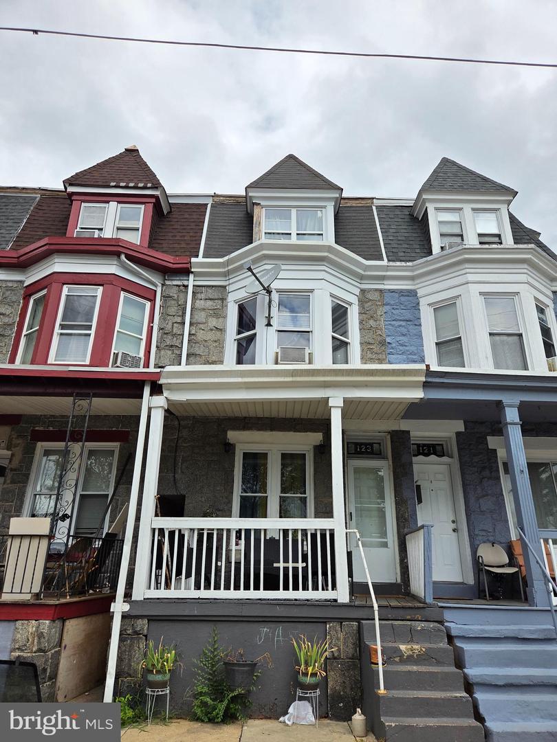 123 W Green Street