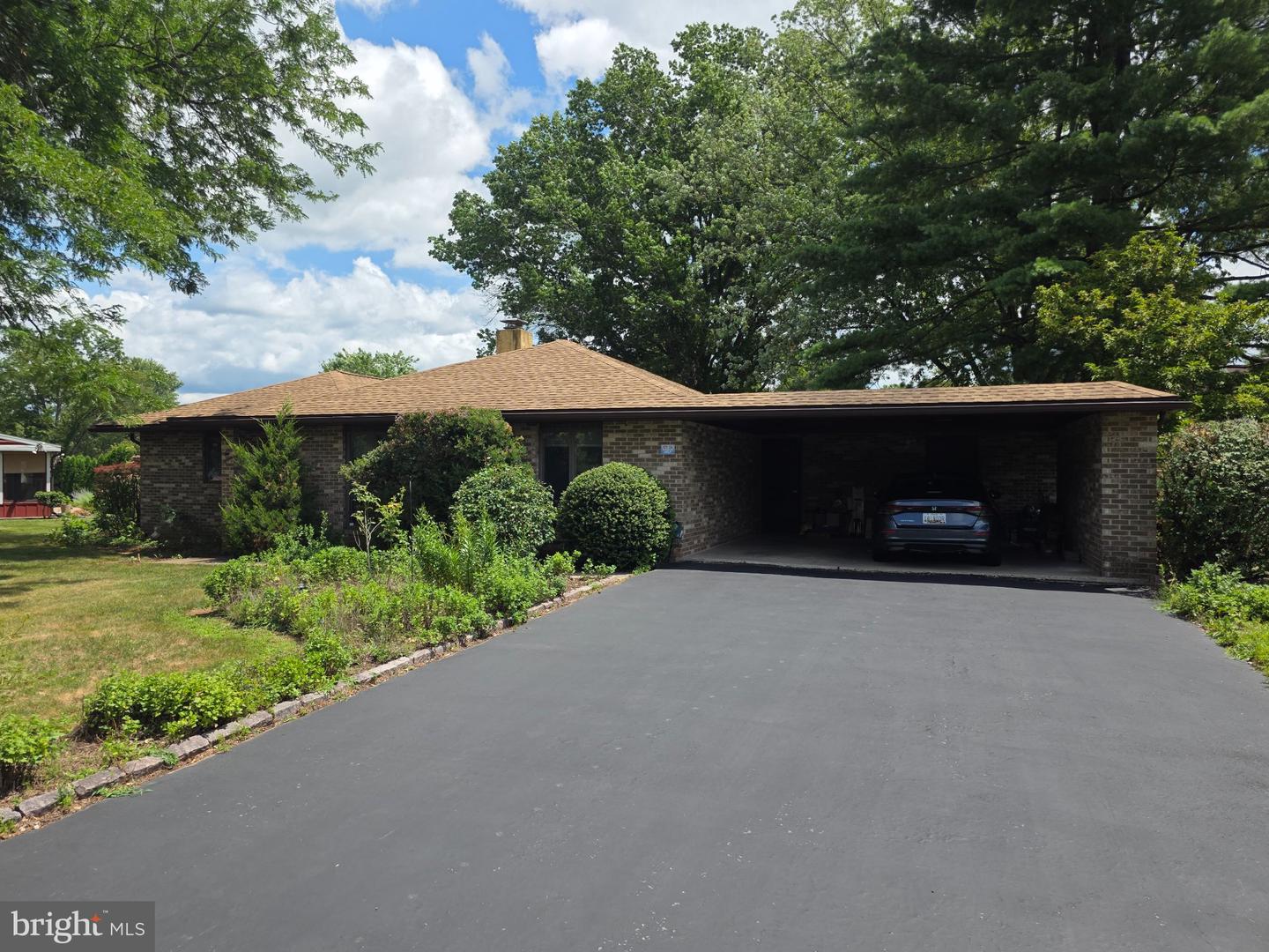 215 W 49th Street