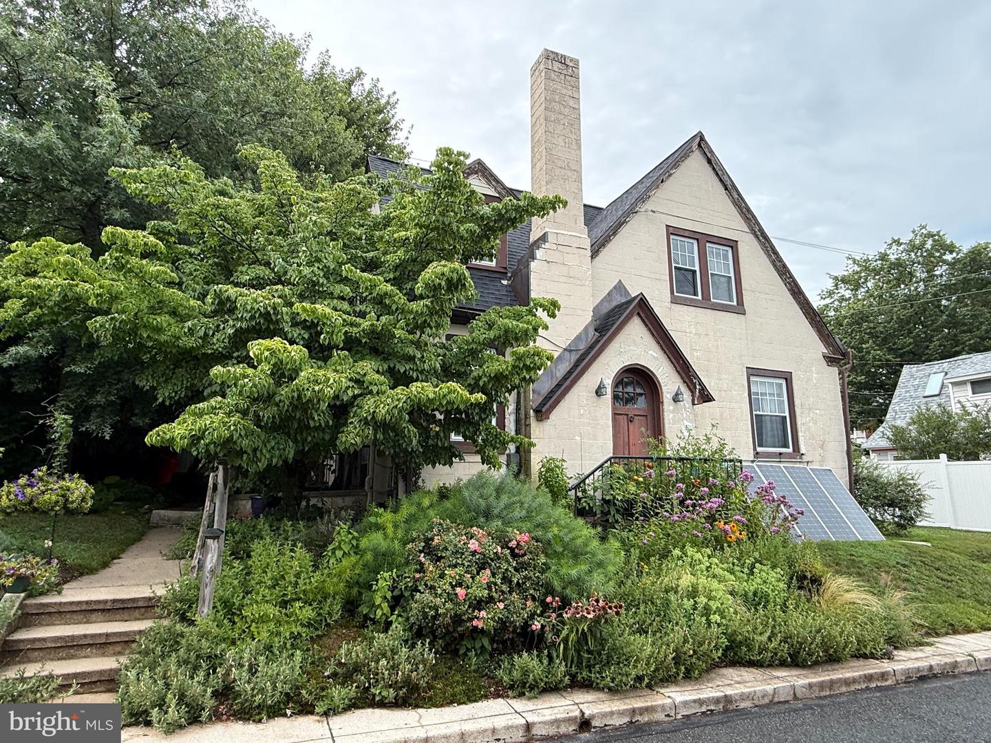 27 Johns Place