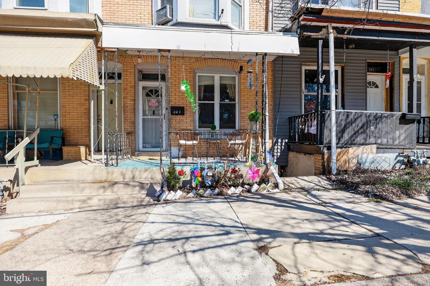 327 W Windsor Street