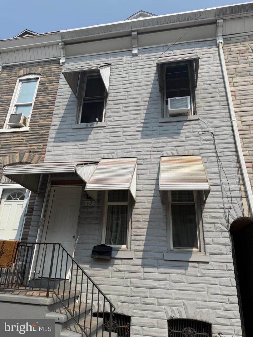 725 Moss Street