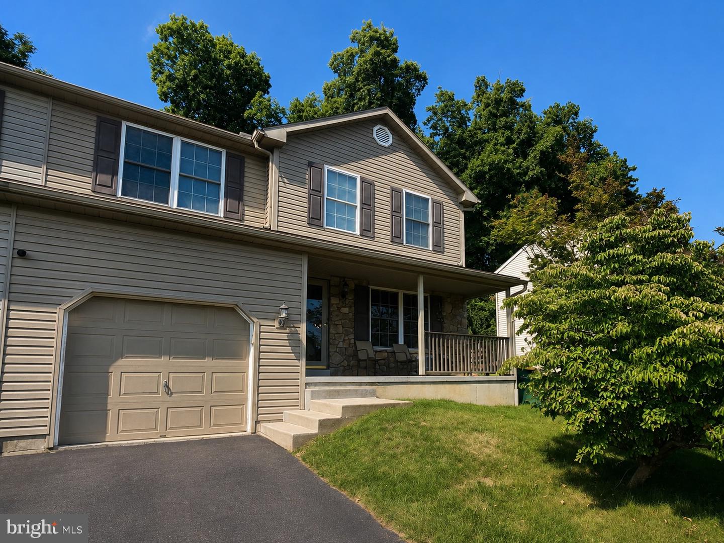 222 Bainbridge Circle
