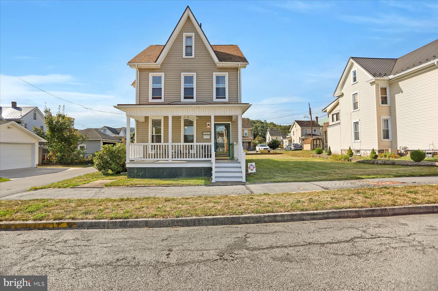 409 W 17th Street, Tyrone