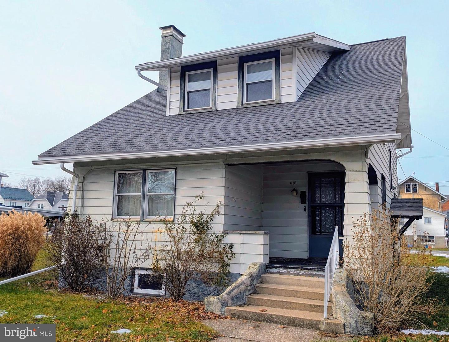 616 E 5th Street, Bellwood