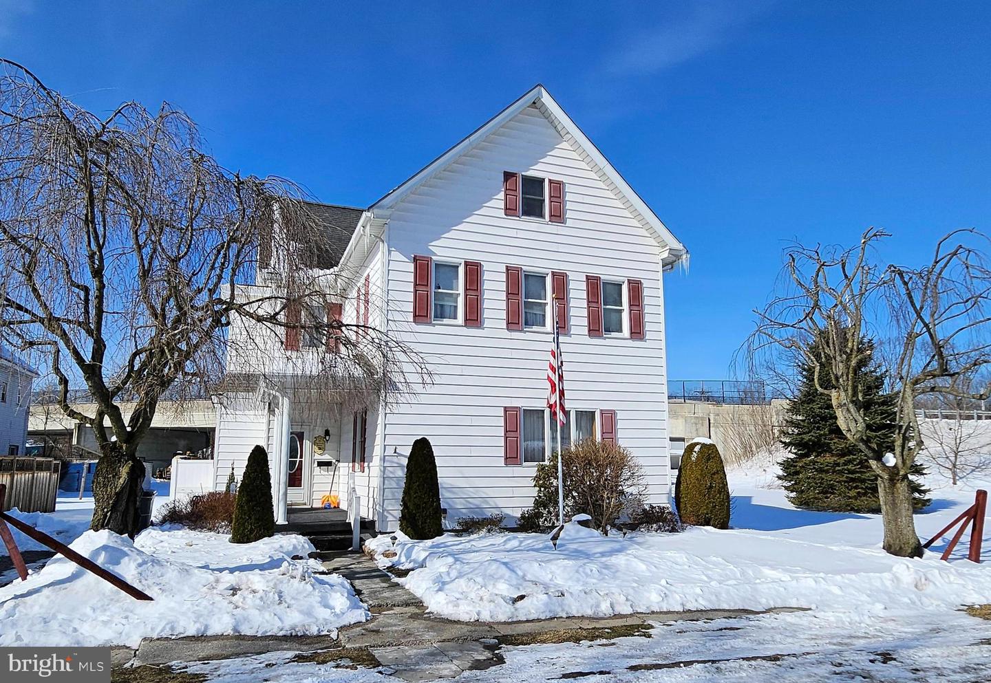 702 E 2nd Street, Bellwood