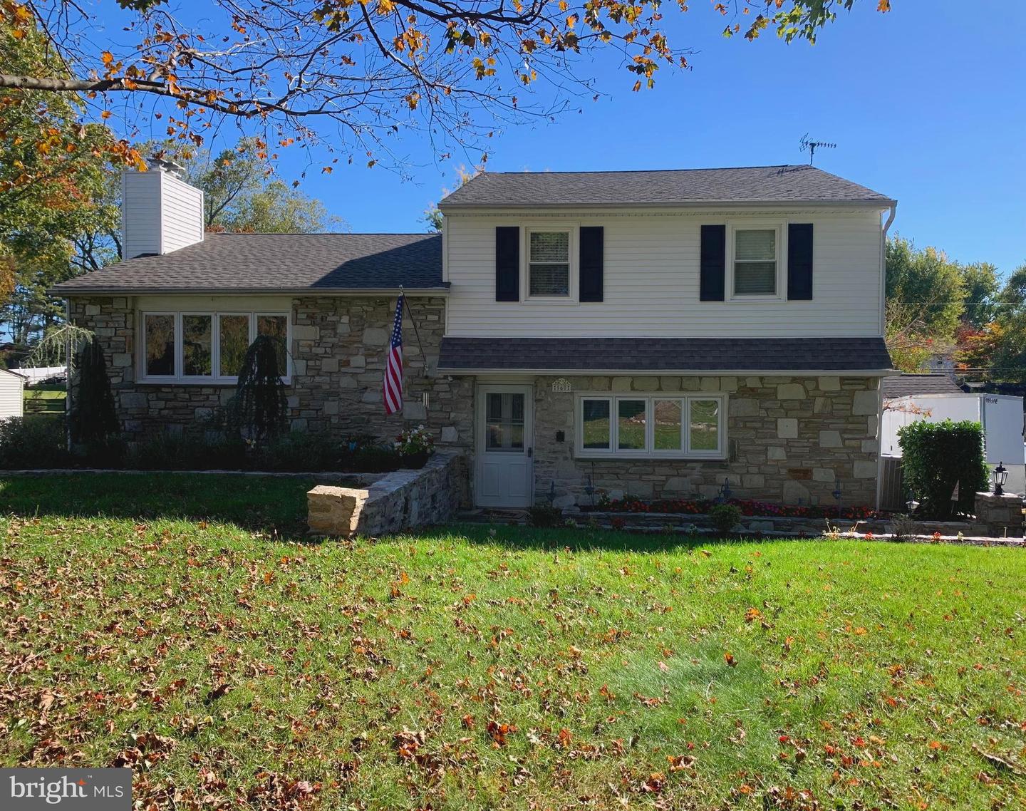 560 Churchville Lane, Southampton