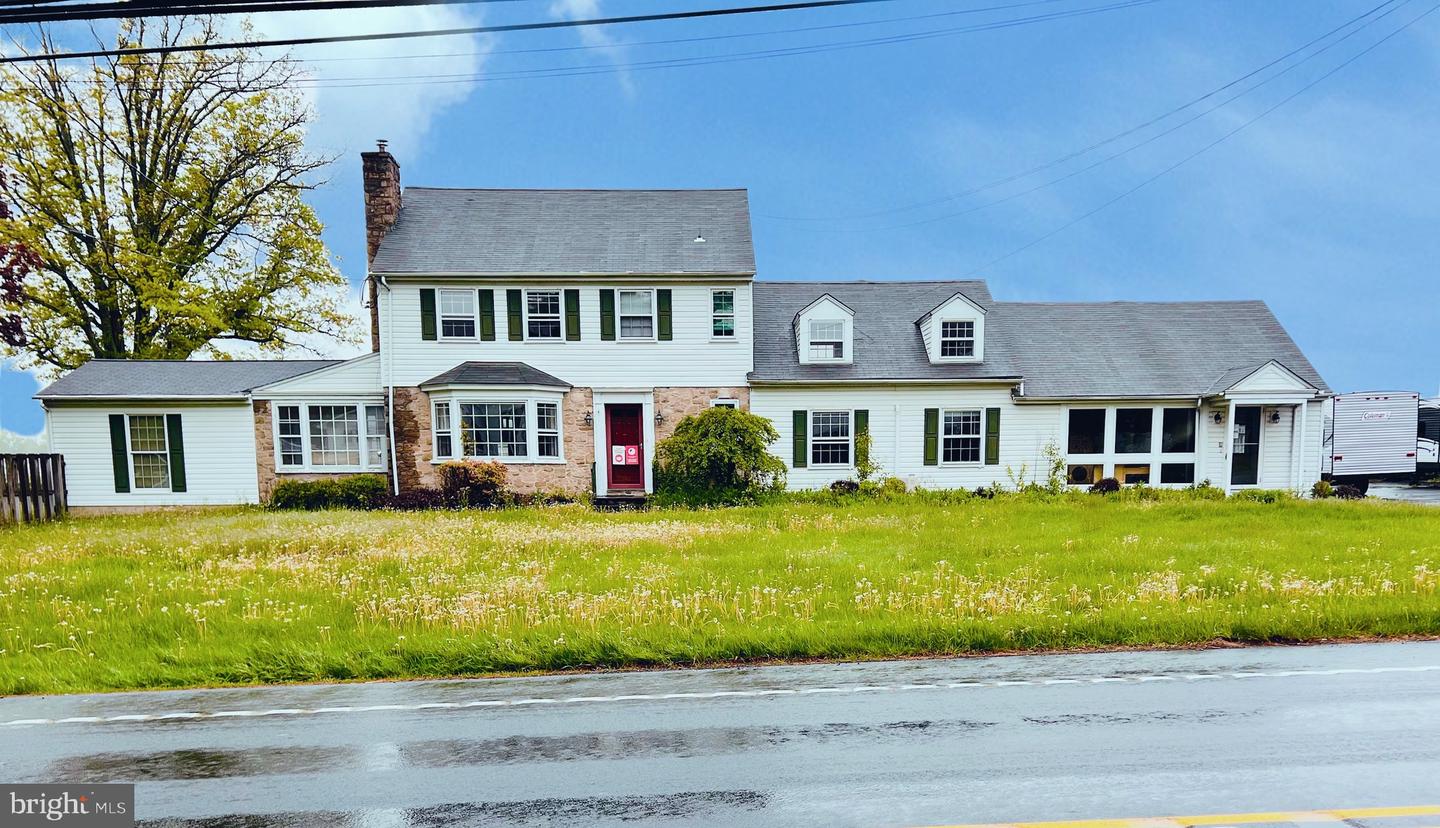 4877 W Swamp Road, Fountainville
