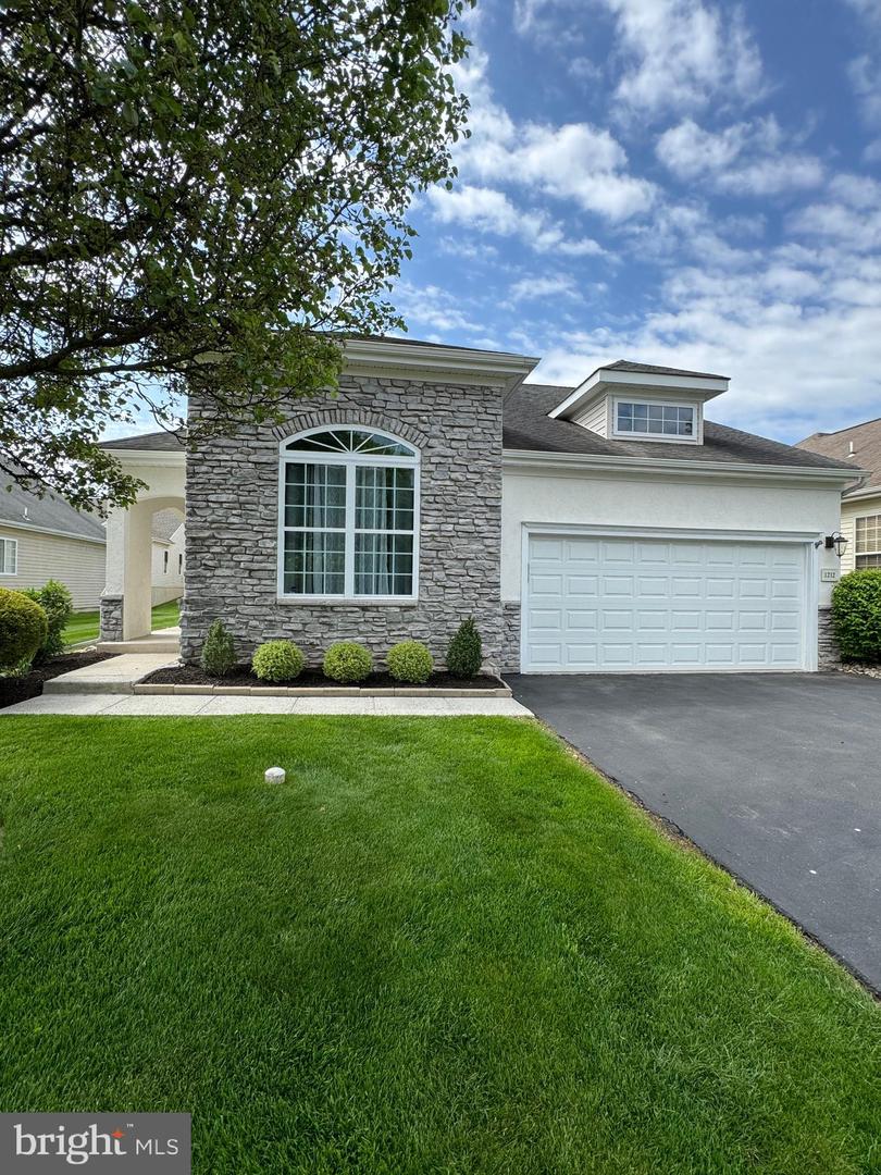 1212 Scott Place, Warwick
