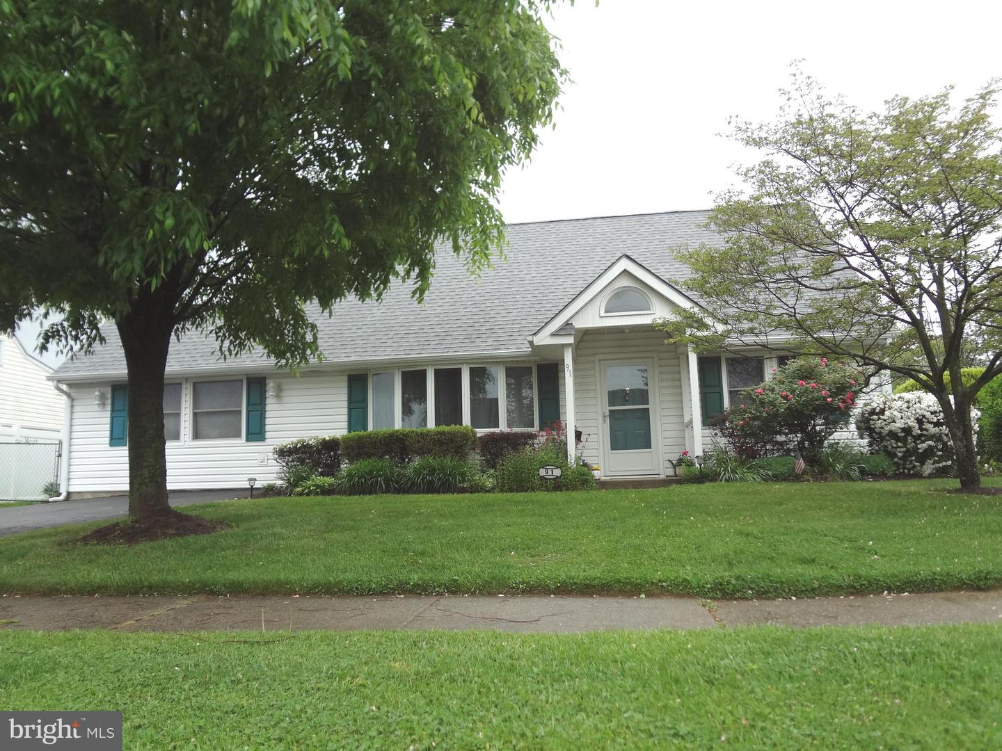 91 Cardinal Road, Levittown
