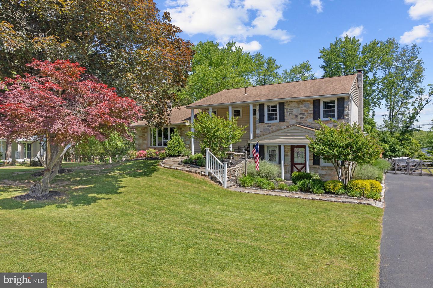951 Hillside Drive, Southampton