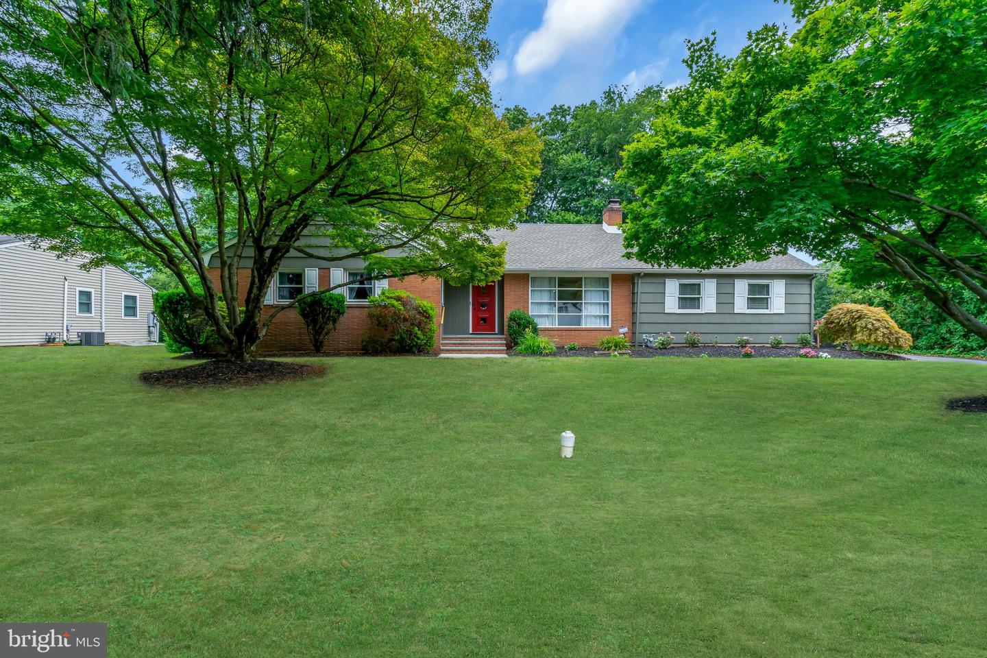 860 Queens Drive, Yardley