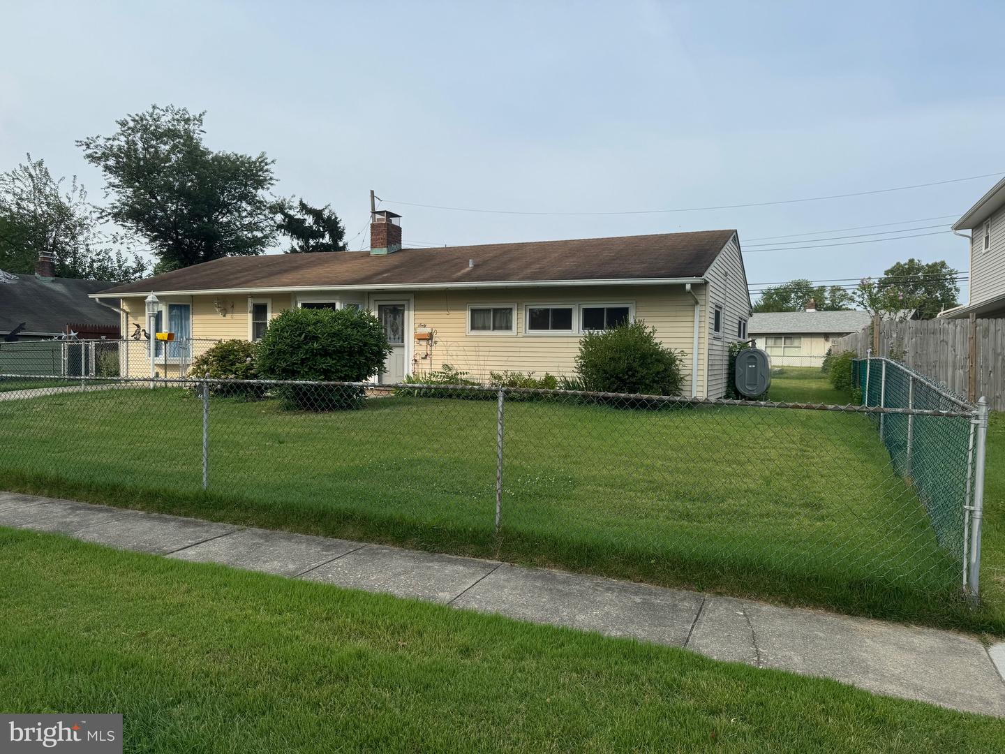 69 Old Brook Road, Levittown
