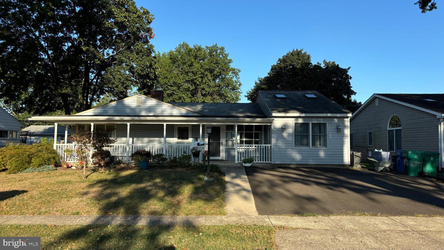 48 Outlook Lane, Levittown