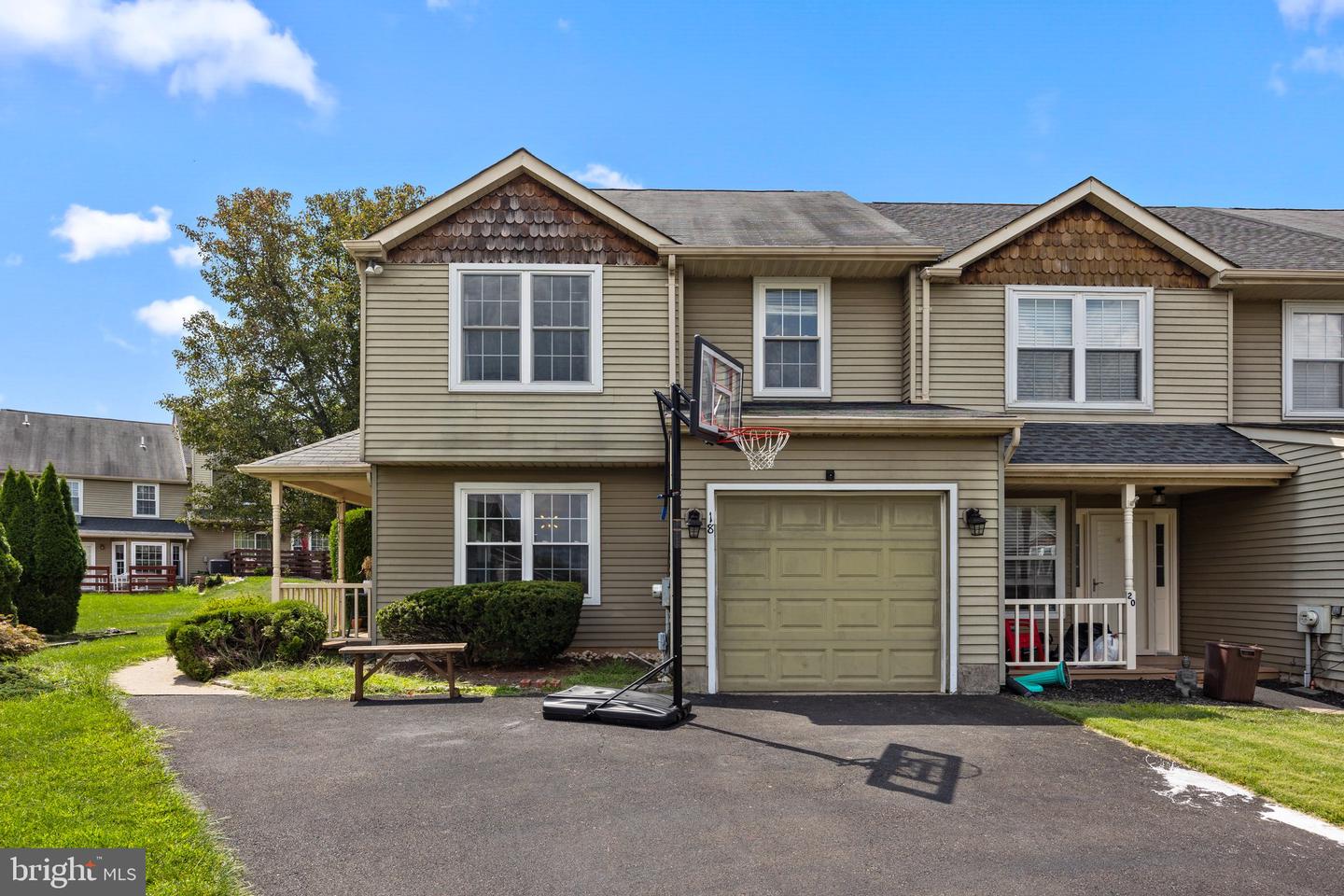 18 Pebble Court, Southampton