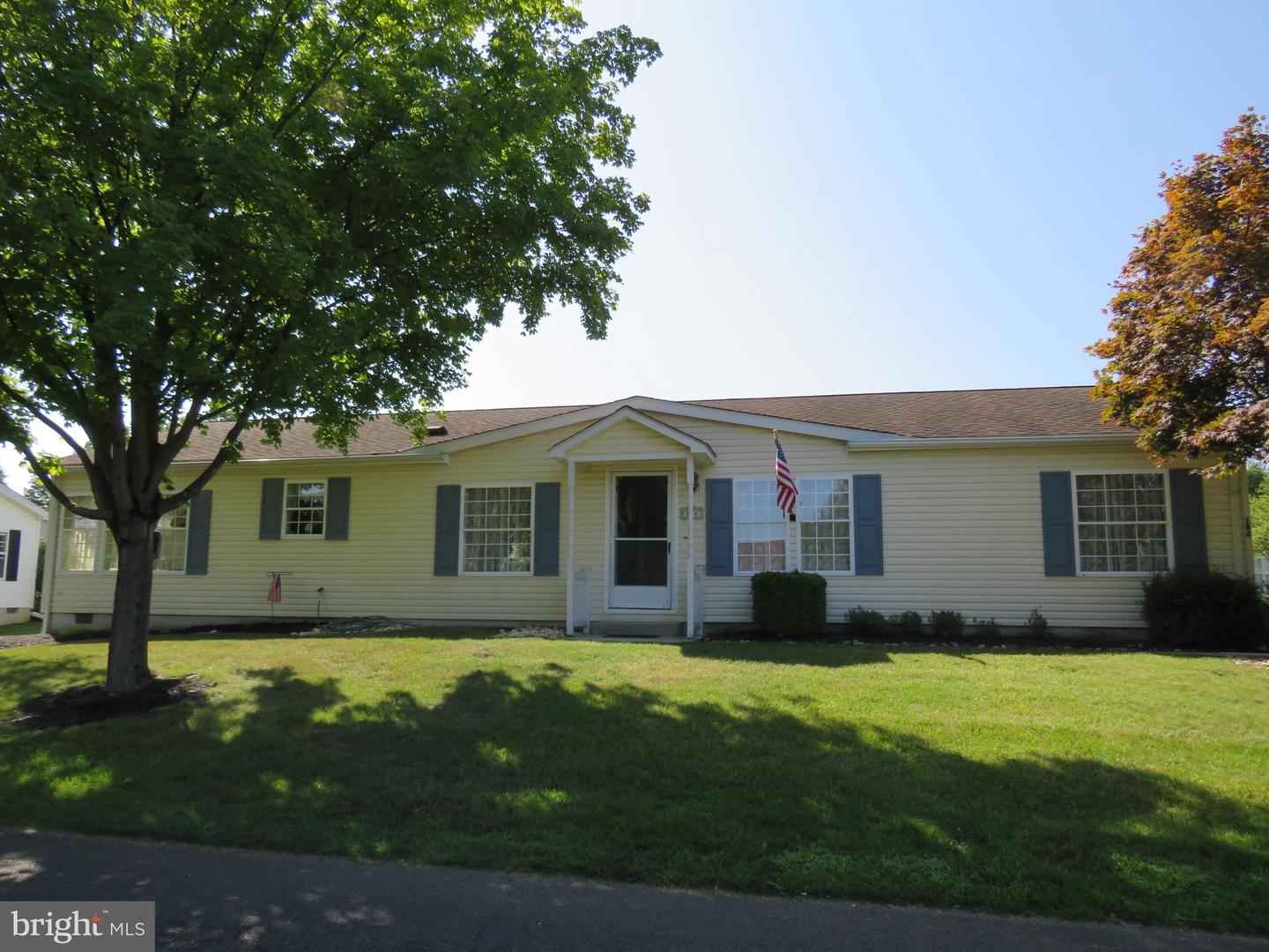 184 Hummingbird Court S, New Hope