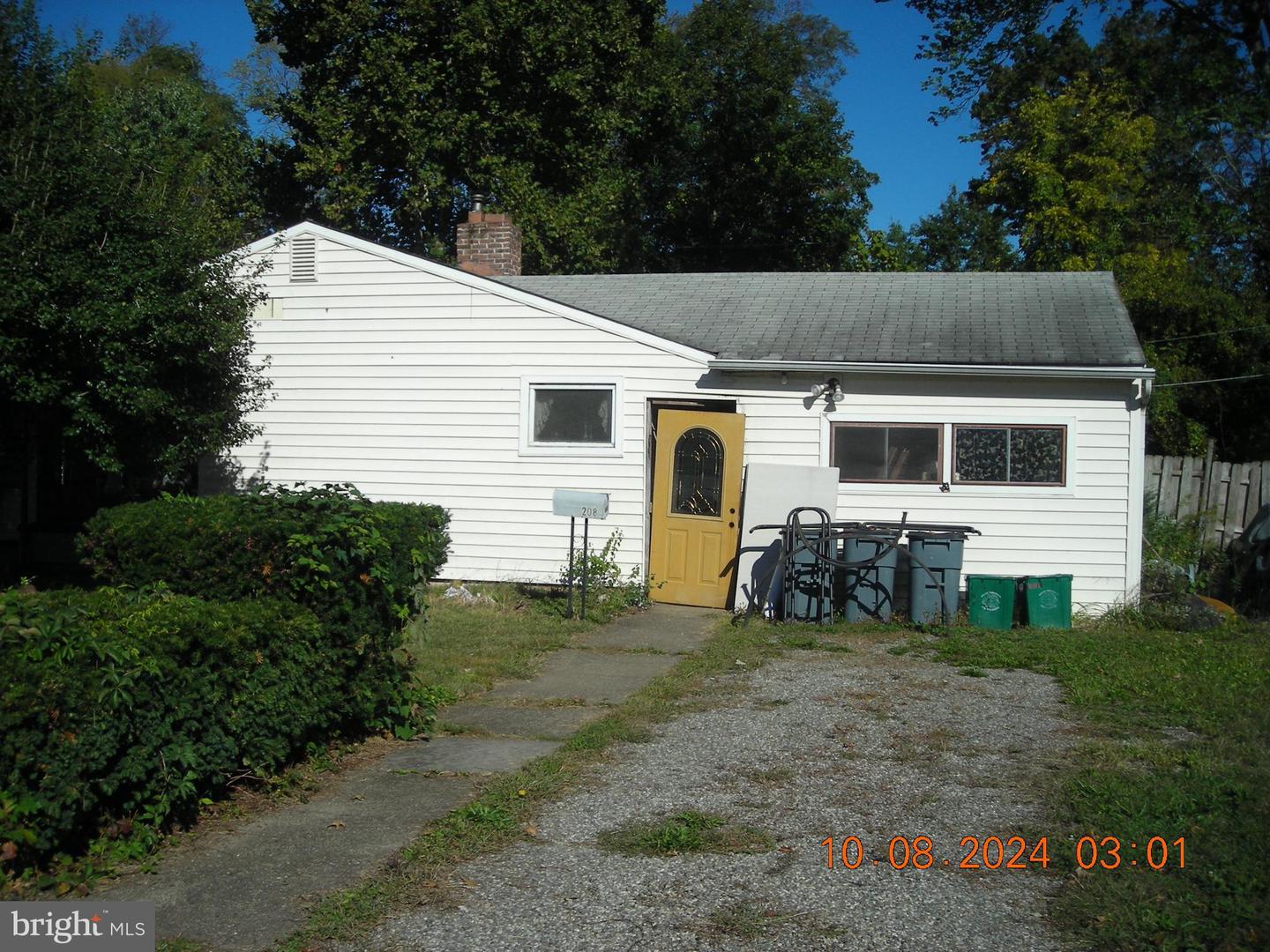208 Thornridge Drive, Levittown