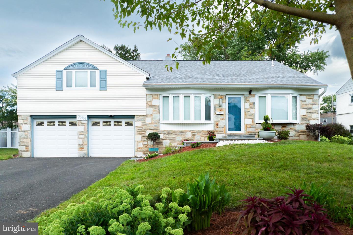 799 Meadowood Lane, Warminster