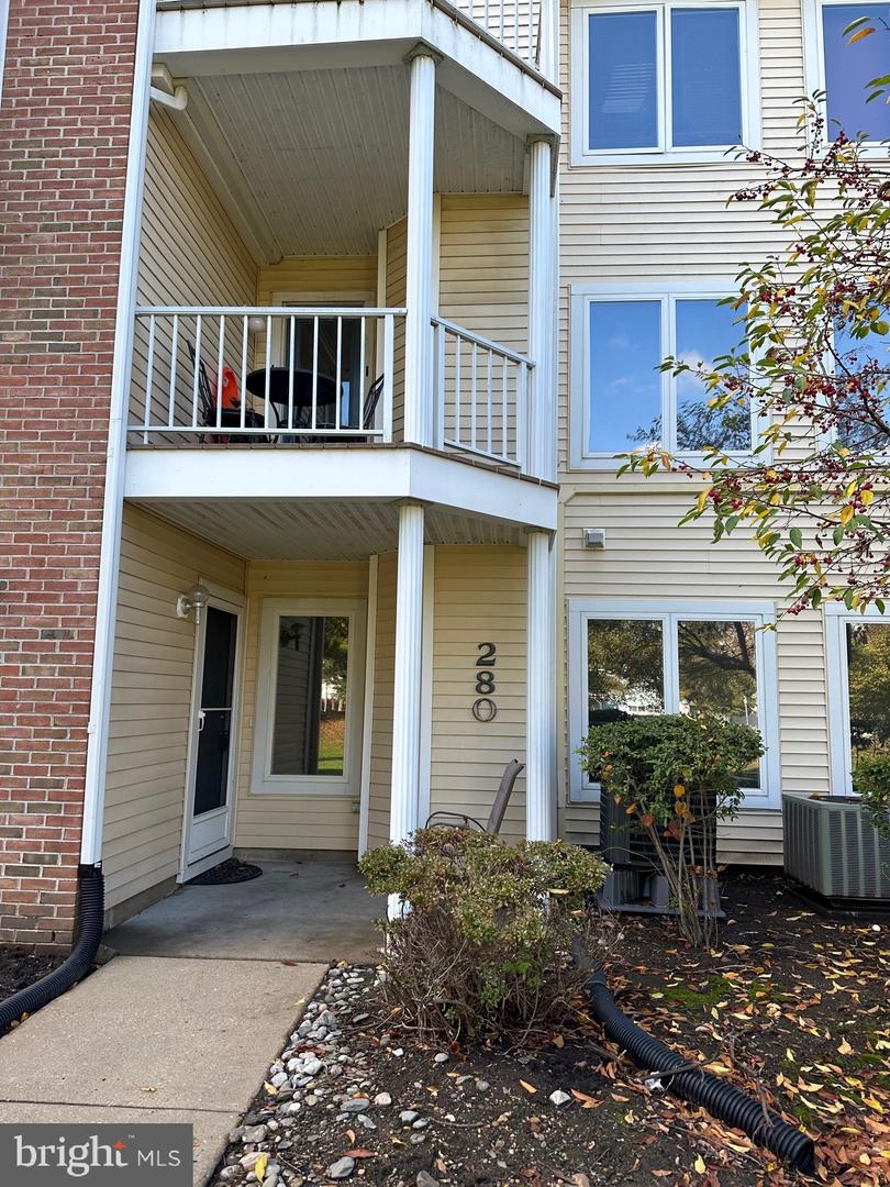 280 Juanita Court, Levittown