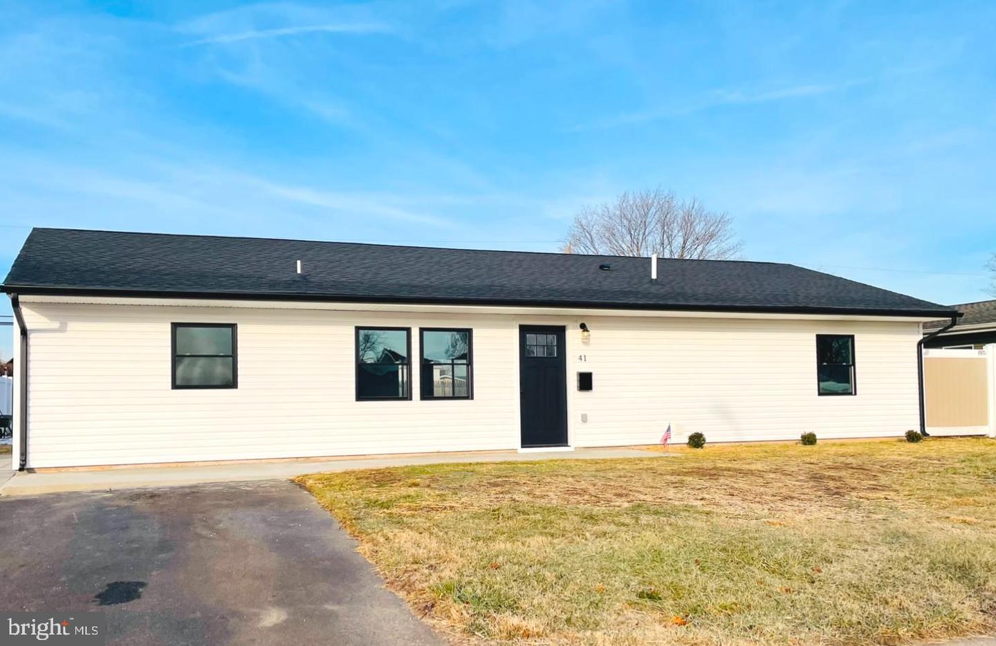41 Spring Lane, Levittown