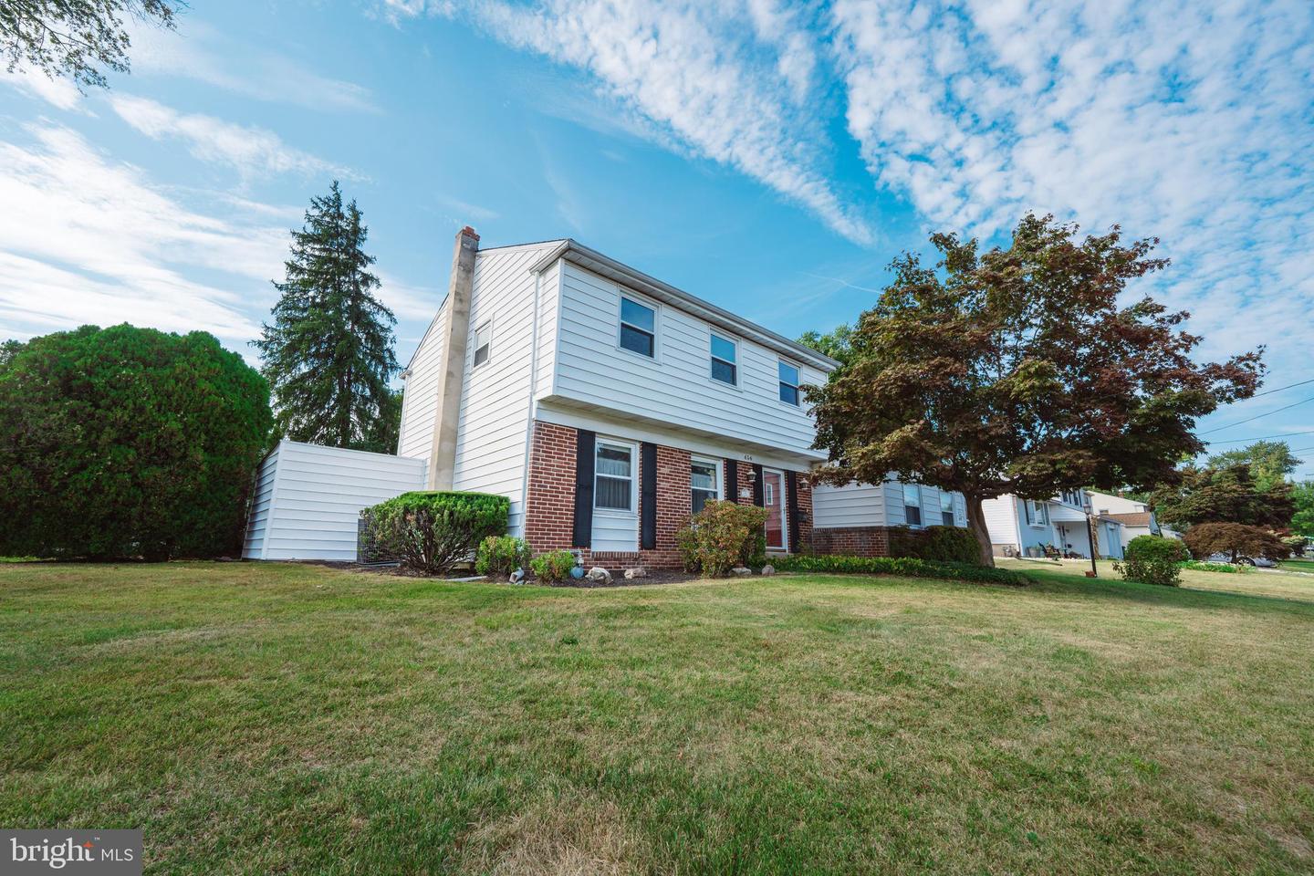 456 Hogeland Road, Southampton