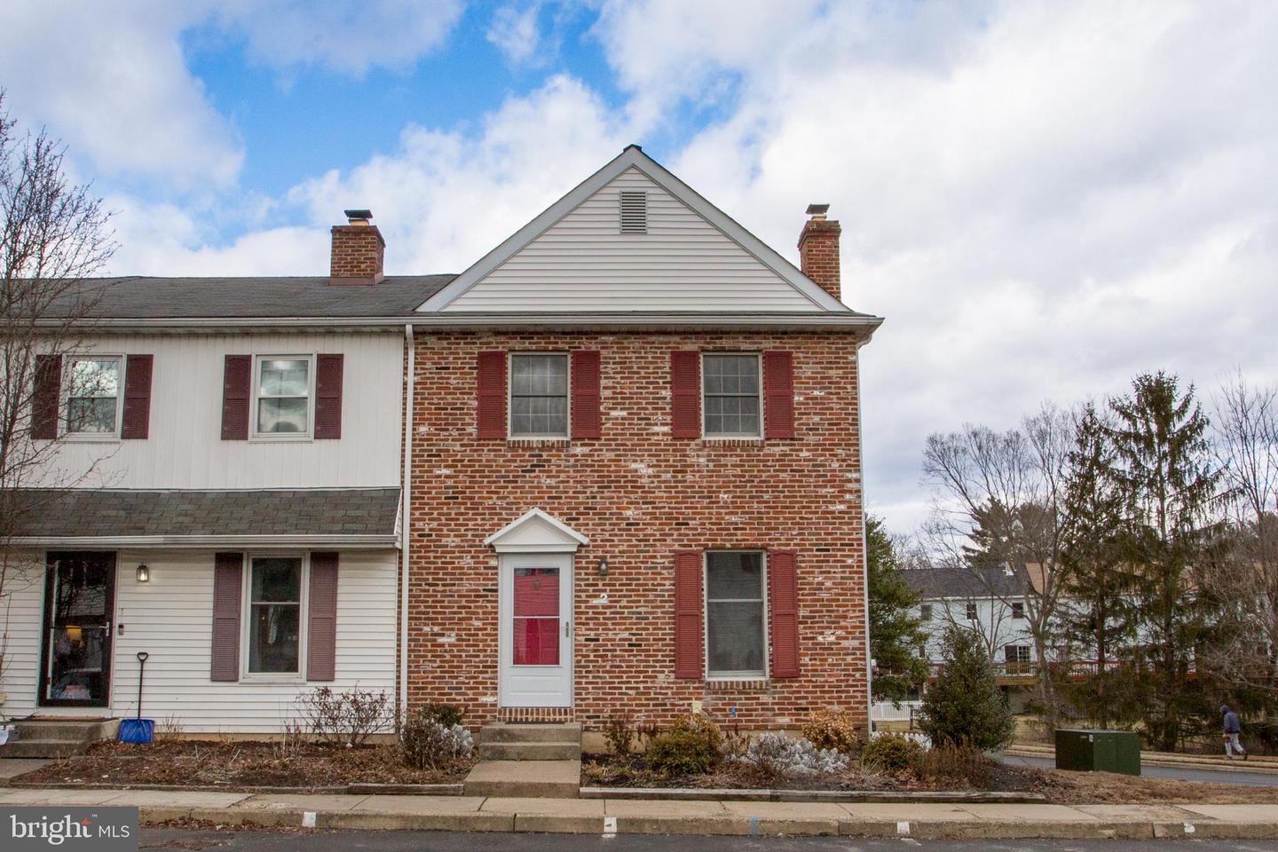2 Washington Square, Doylestown