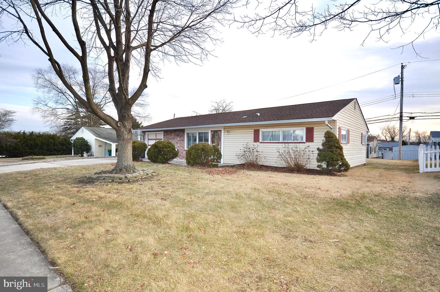 6 Violetwood Drive, Levittown