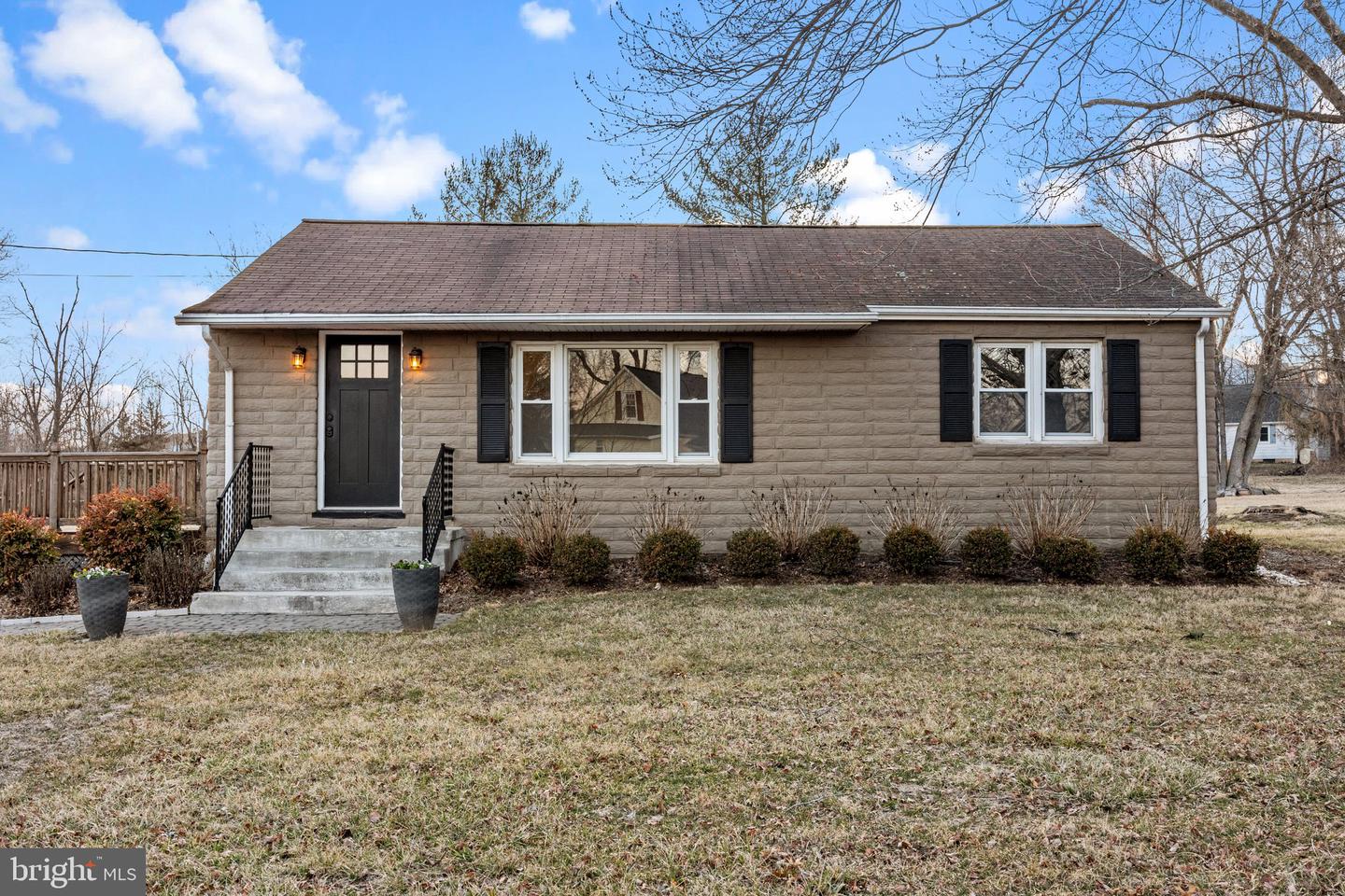 2080 Willow Lane, Furlong