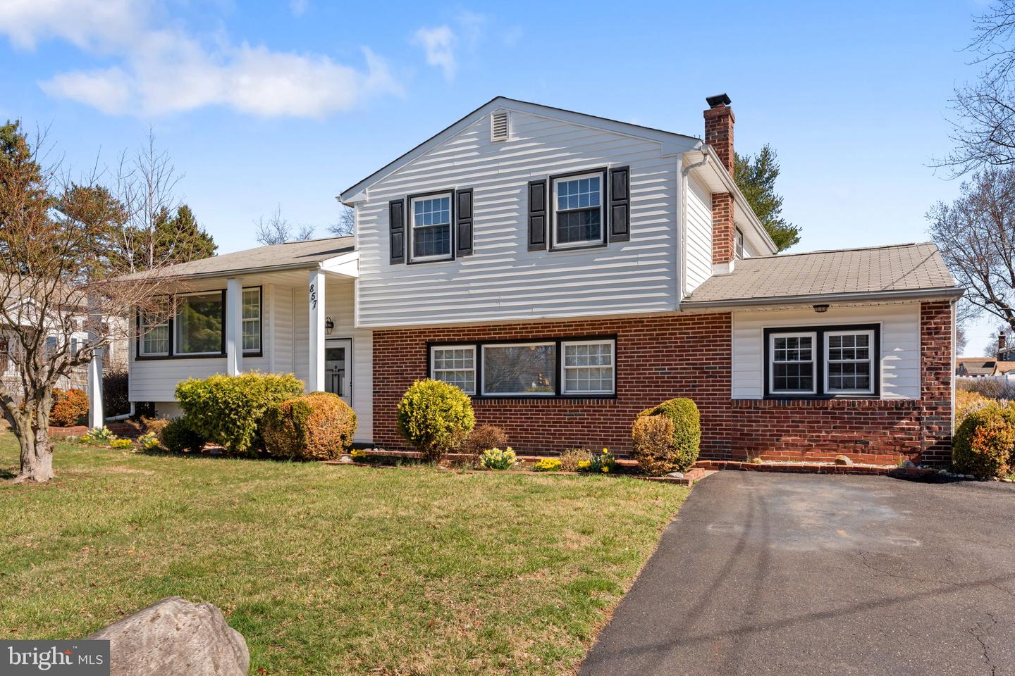 857 W County Line Road, Hatboro