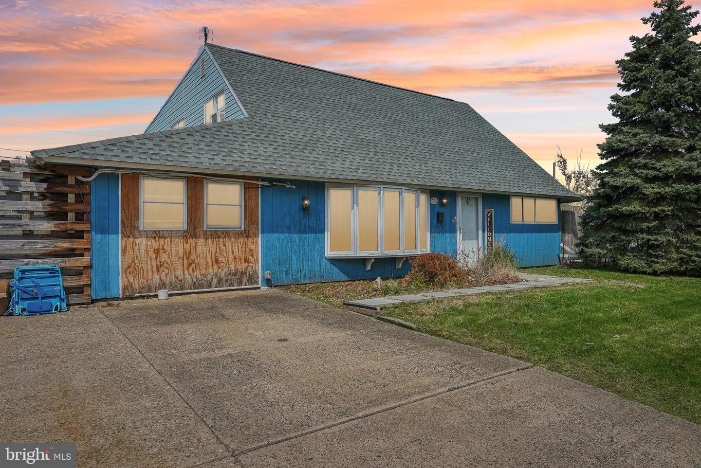 131 Harmony Road, Levittown