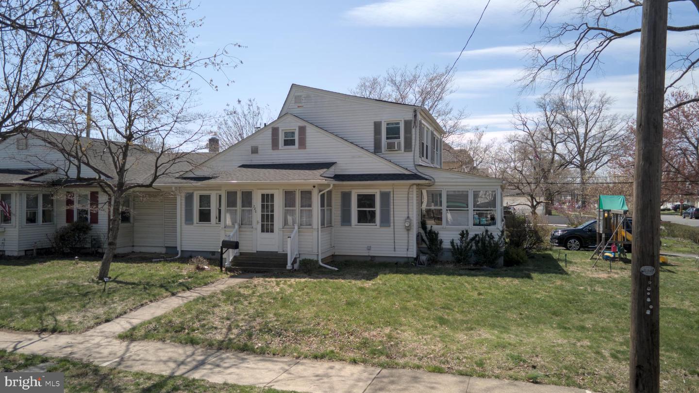 280 East Circle, Bristol