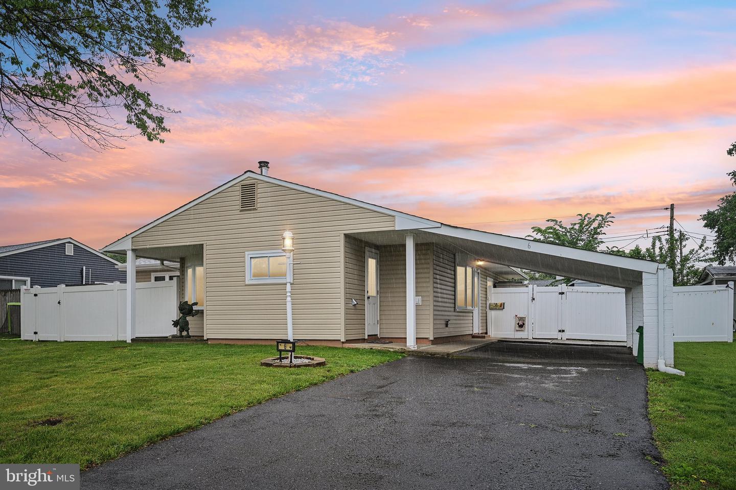 6 Swan Lane, Levittown