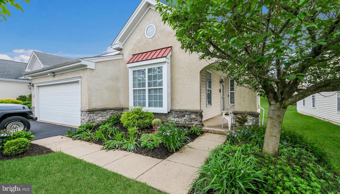926 Laurens Lane, Warwick